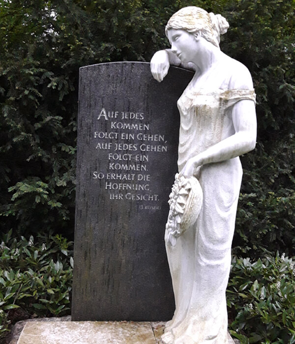 600x700_Steinmetz_Skulptur_und_Grabstein